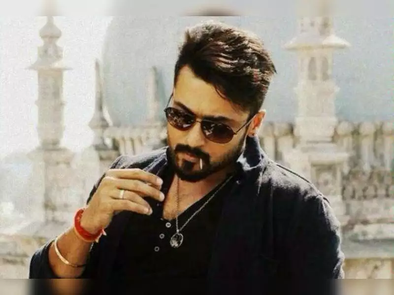Anjaan